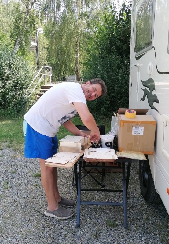 Vorbereitung von Rattlestop Produkten am Camper